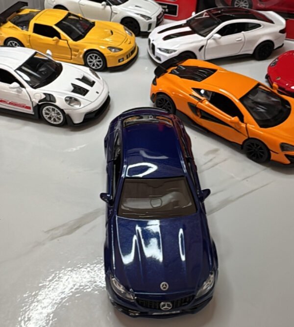 Mercedes-Benz AMG C 63 1:32