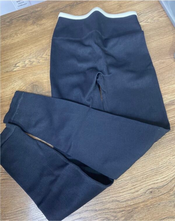 Screenshot Leggins Rib Sesgo con Push Premium
